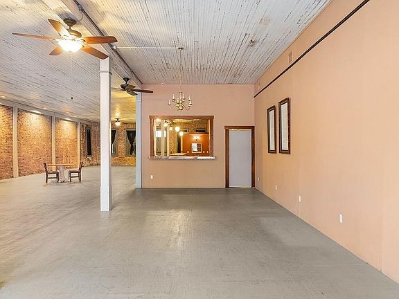 5th image of 107 E Main St