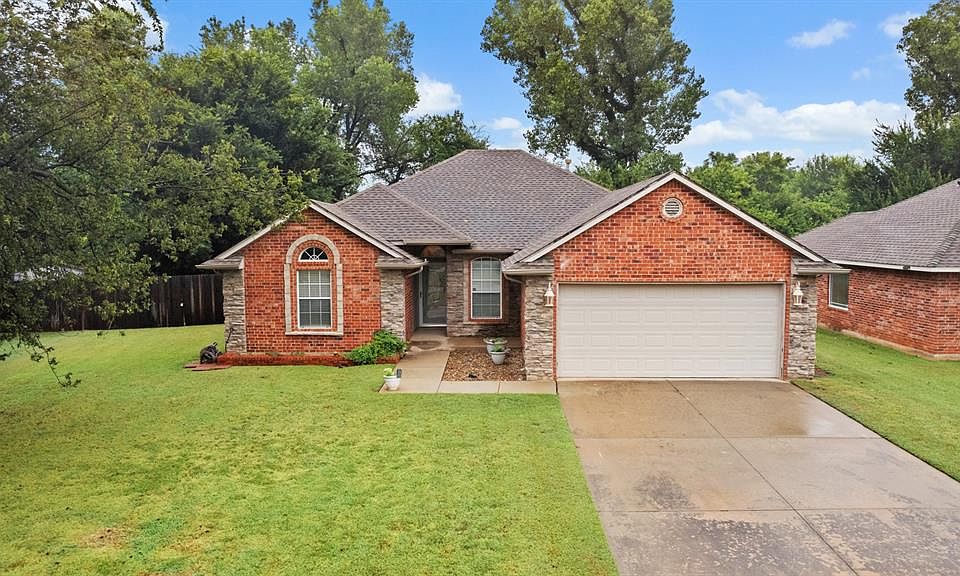 1st image of 832 Shady Creek Ln