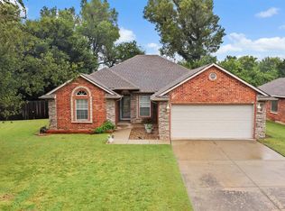 832 Shady Creek Ln, Yukon, OK 73099