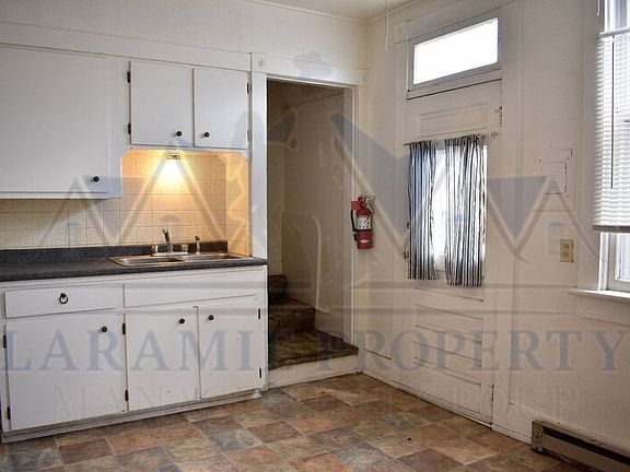 5th image of 208 E Sheridan St