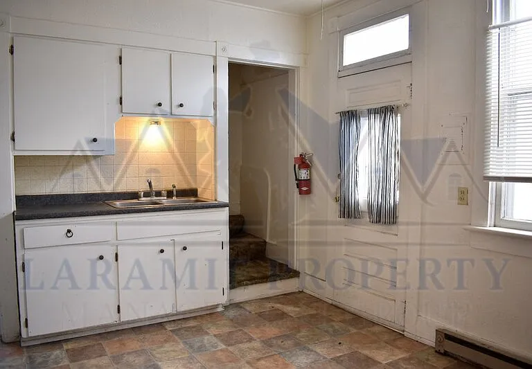 208 E Sheridan St — Photo 5
