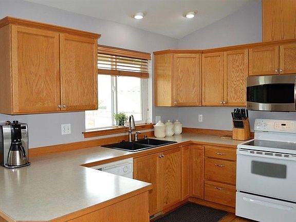 3rd image of 2434 Bellanca St