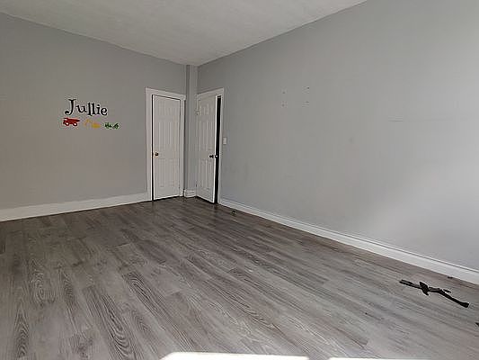 3rd image of 926 Bronx Park S APT 4B