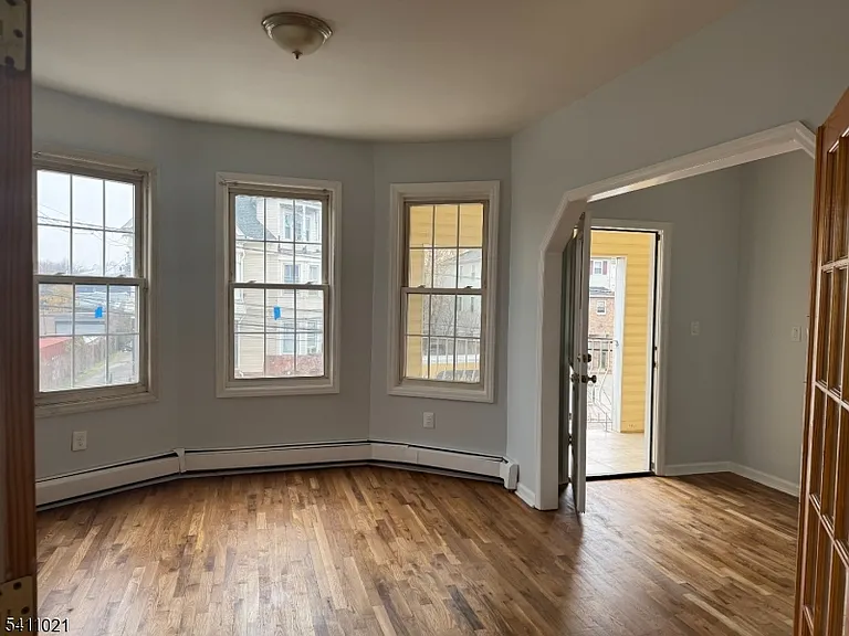 590 Hawthorne Ave #1 — Photo 2
