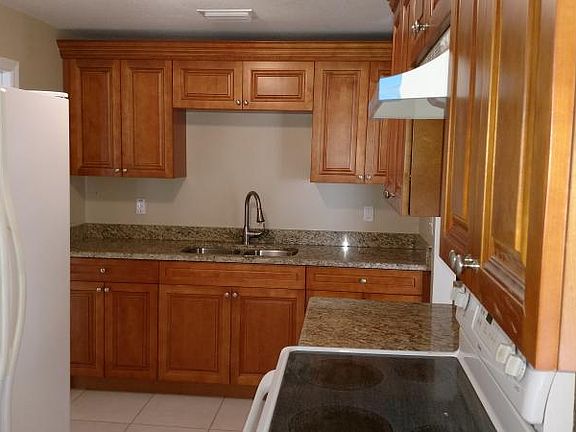 2nd image of 706 E Lotus Ave