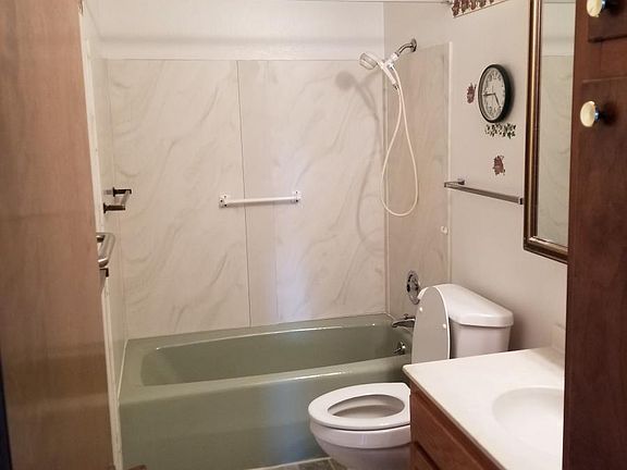 3rd image of 1505 James Pl S