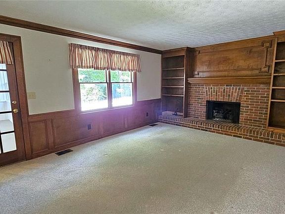 4th image of 1056 Spring Mill Dr SW