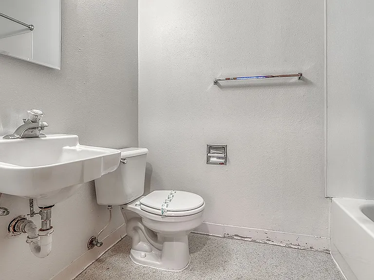 2200 E Mill Plain Blvd #1-10 — Photo 6