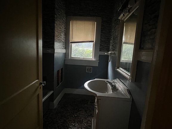 4th image of 55 Lazenby St