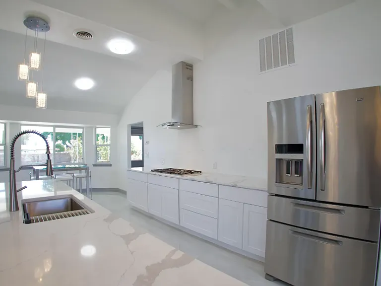 10100 Woodway Dr — Photo 3
