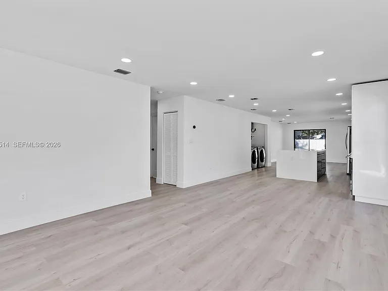 407 NW 45th St — Photo 2