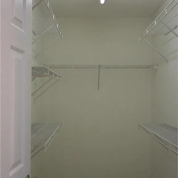 1112 Thornborough Dr — Photo 27