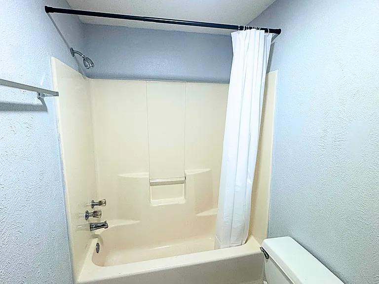 Willow Tree Apartments — Photo 33