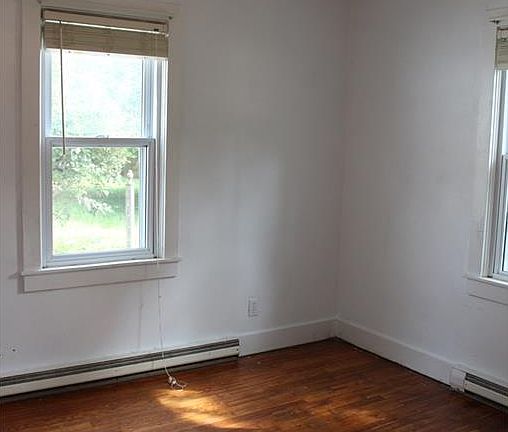 3rd image of 606 Vasbinder Dr