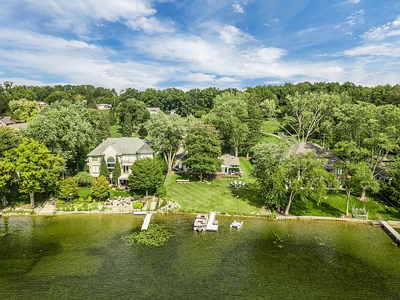 3rd image of 649 Hilltop Dr