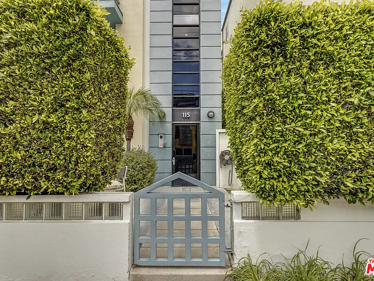 115 Galleon St #B — Photo 2
