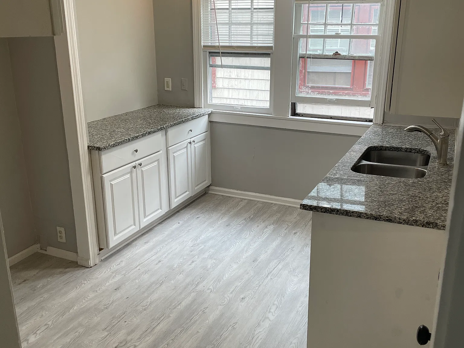 4 bed, 1900 sqft, $1,600 — Photo 2