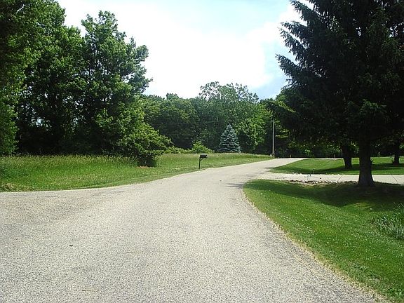 2nd image of 642 Cherry Hill Dr