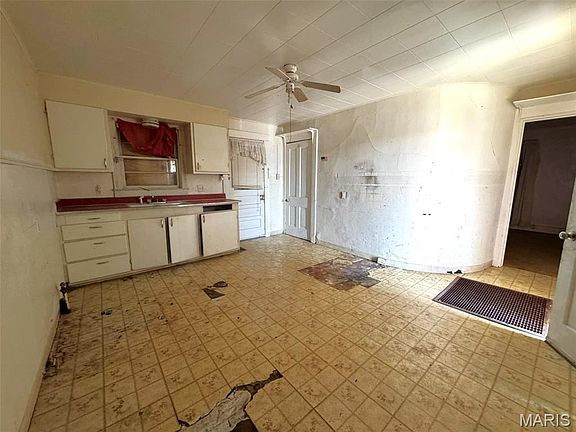 3rd image of 614 Lyon St