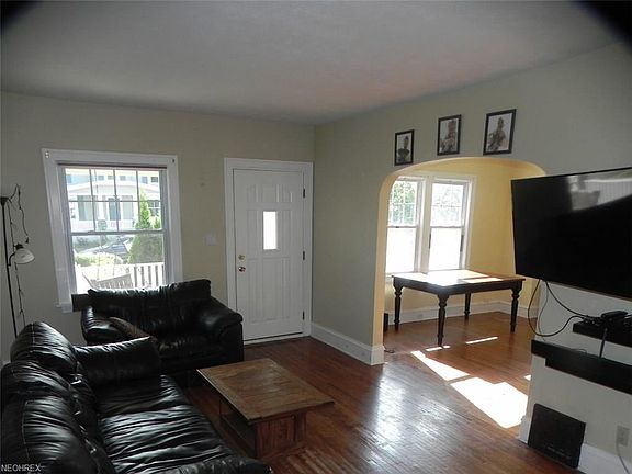 4th image of 1556 Rockway Ave