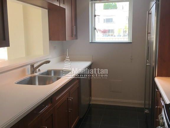 2nd image of 200 E 71st St APT 20E
