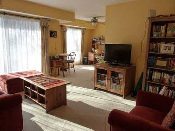 Living room w/ Balcony