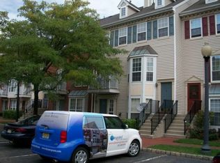 40 Dogwood St, Jersey City, NJ 07305