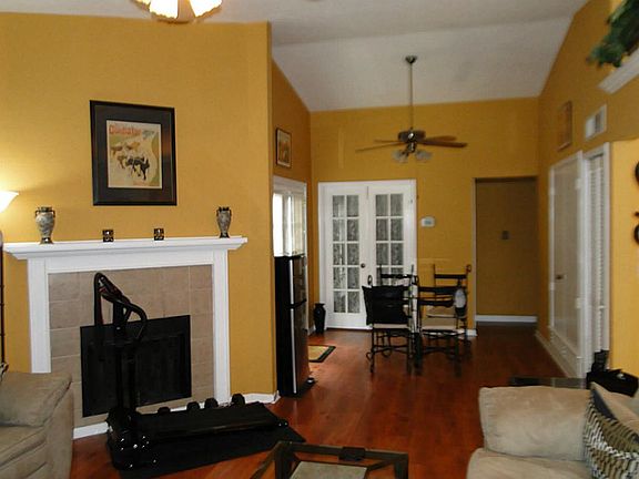 2nd image of 10107 Green Valley Ln
