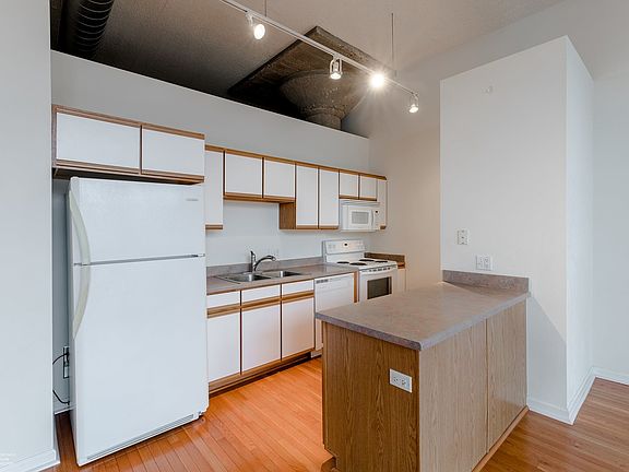 5th image of 4131 W Belmont Ave Unit 216