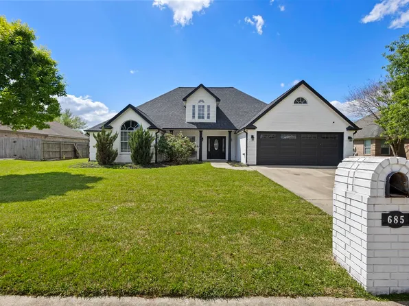 685 Winchester Dr, Bridge City, TX 77611