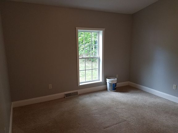 5th image of 466 Lake Dr NE