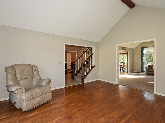 3rd image of 3501 Willow Ln