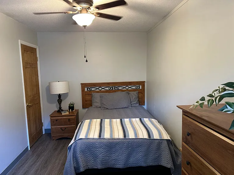 383 College Street — Photo 17