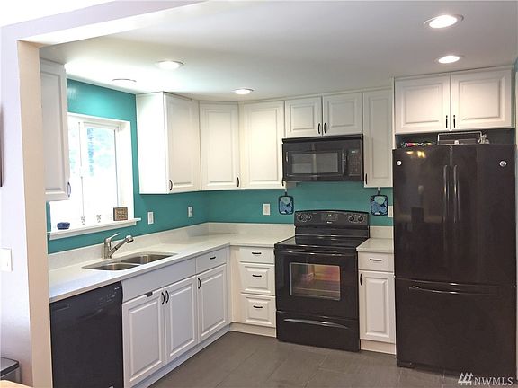 5th image of 1716 E 60th St