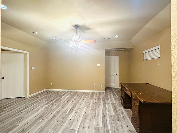 3rd image of 9129 Nob Hill Dr