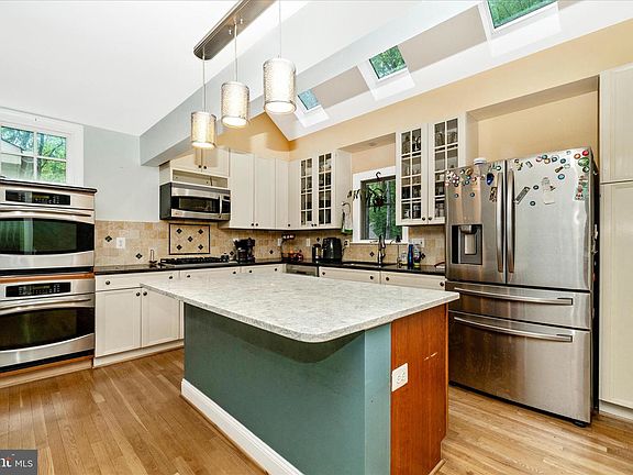 4th image of 9328 Garden Ct
