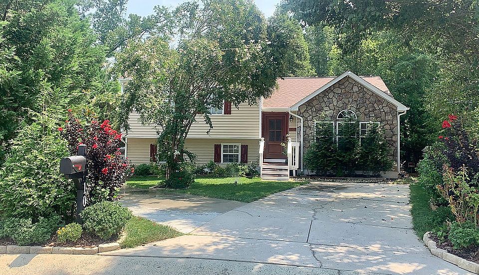 1st image of 10 Tumlin Ct