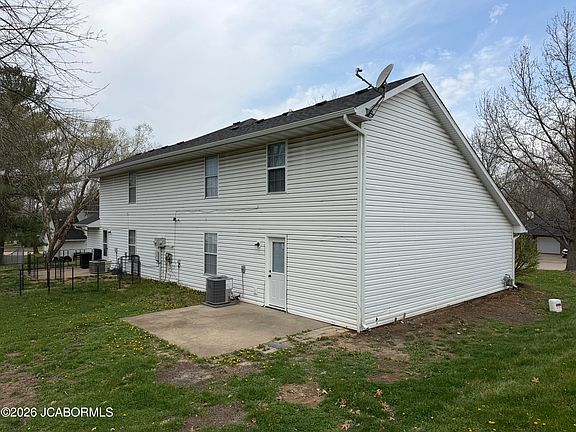 3rd image of 1346 S Louisville Dr