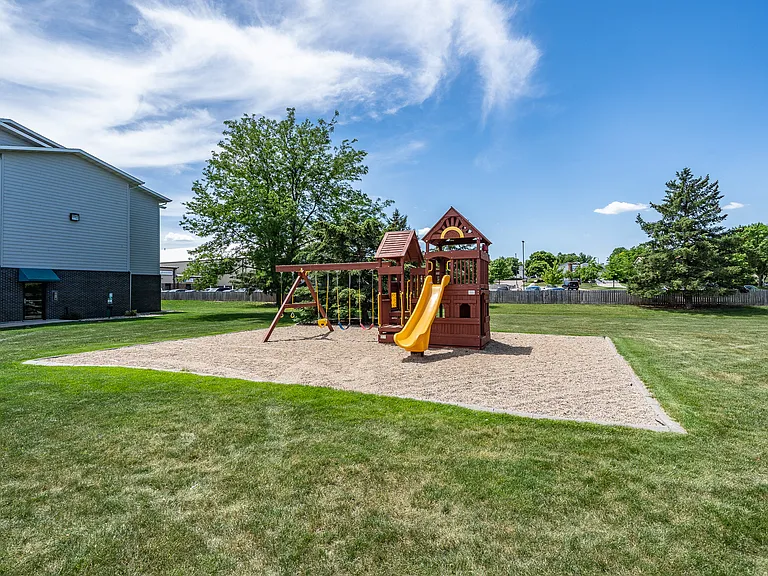Oxbow Park Apartments — Photo 11