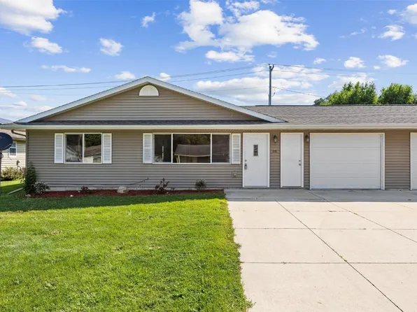 211 N Iowa St, Anamosa, IA 52205
