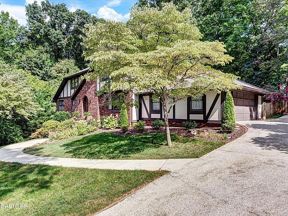 2nd image of 1318 Farrington Dr