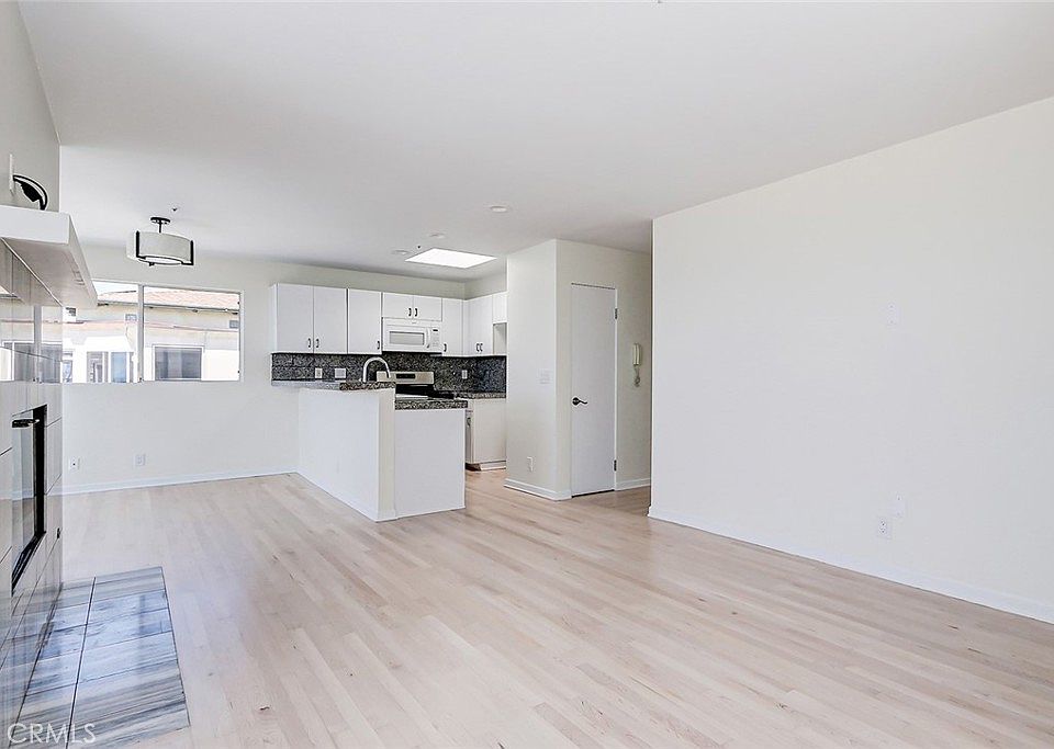 1st image of 3304 Manhattan Ave