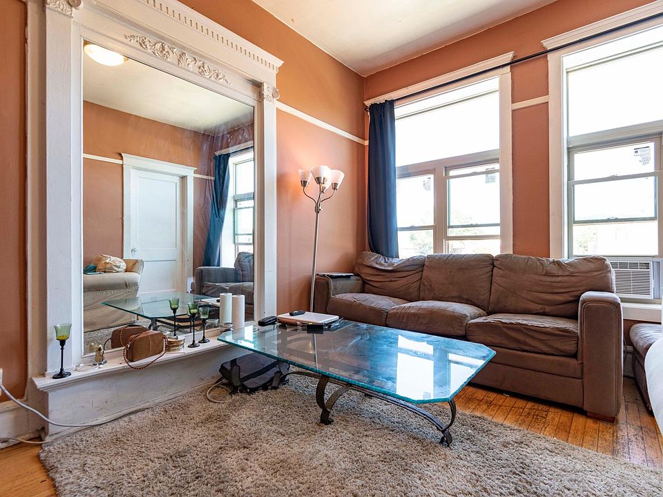 1st image of 2572 N Lincoln Ave #302