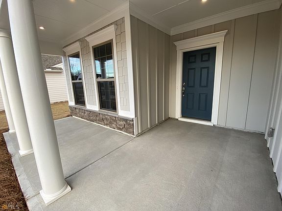 3rd image of 142 Stamford Ave
