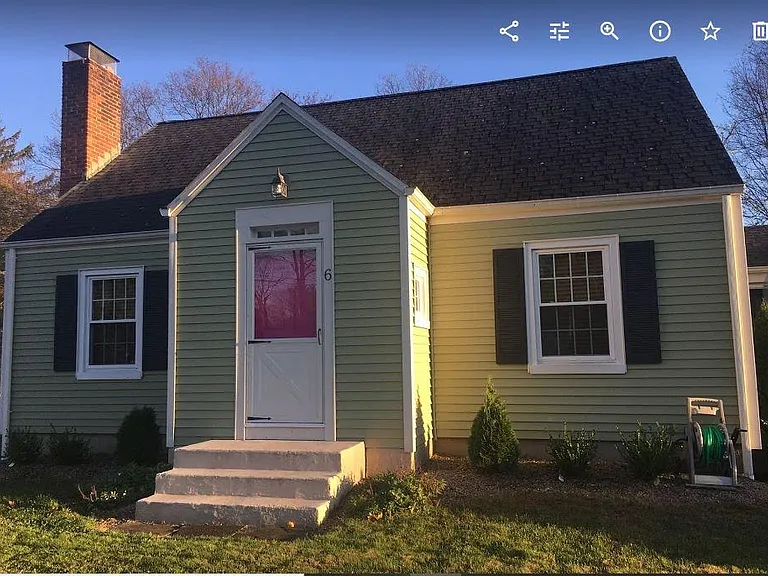 6 Laurel Rd — Photo 1