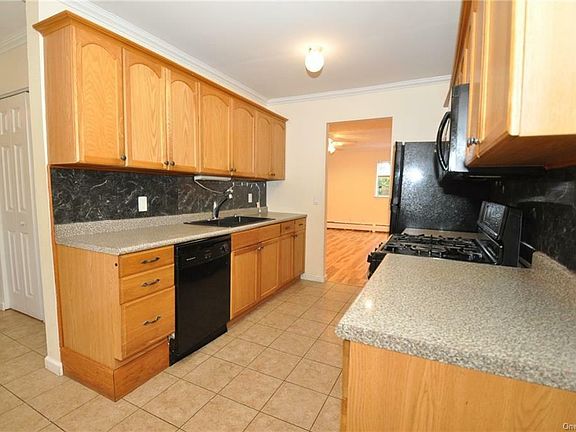 4th image of 50 Shelley Ct