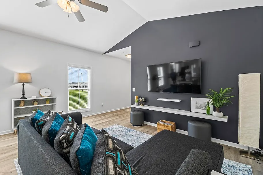 3 bed, 1461 sqft, $2,450 — Photo 3