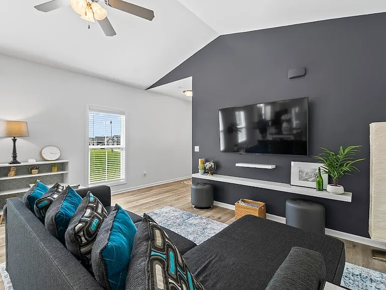 131 Heyward Dr — Photo 3