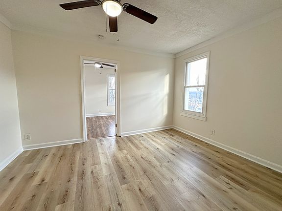 5th image of 802 13th St APT 2