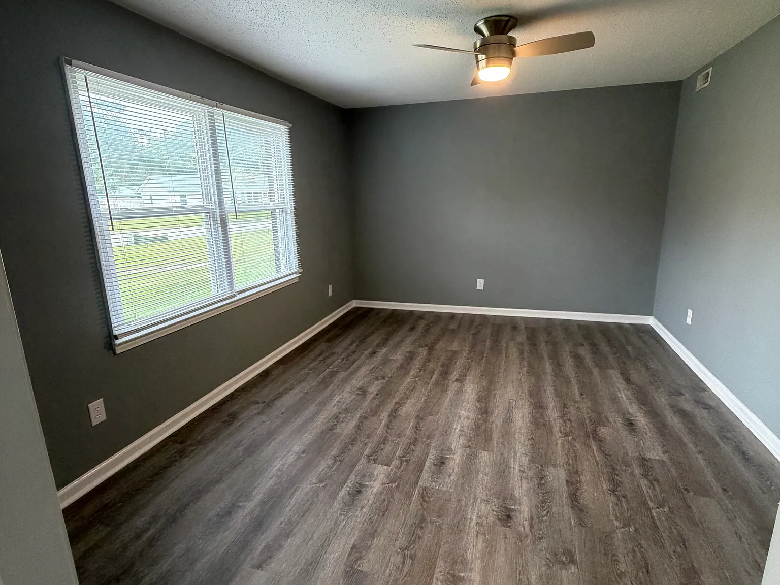 3 bed, 1676 sqft, $2,100 — Photo 3